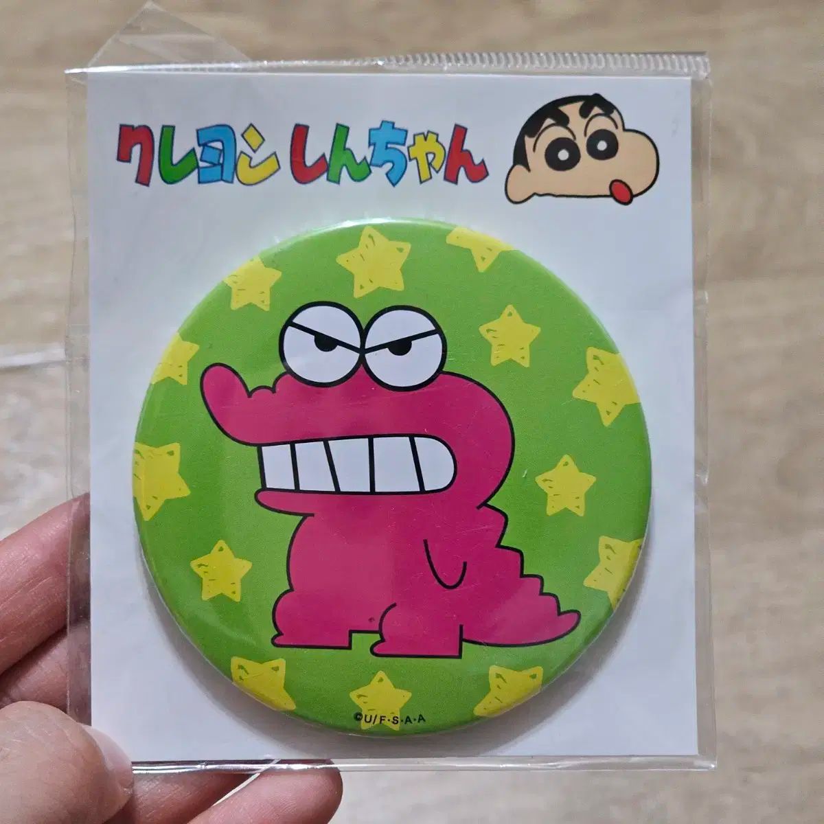 クレヨンしんちゃん　ベイビーしんちゃん　みさえ　缶バッジ クレヨンしんちゃん』キャラクターたちを刺繍でデザインした缶