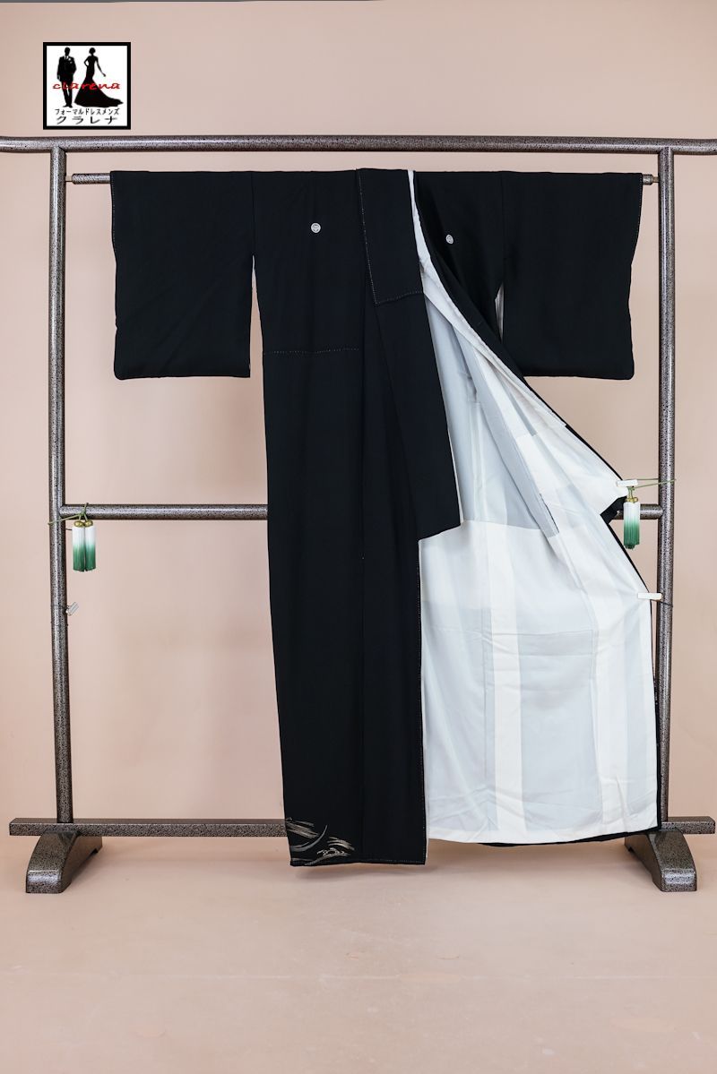 フォーマル衣装》販売 クラレナの 家紋 丸に蔦 蓑亀 波 正絹 黒留袖  