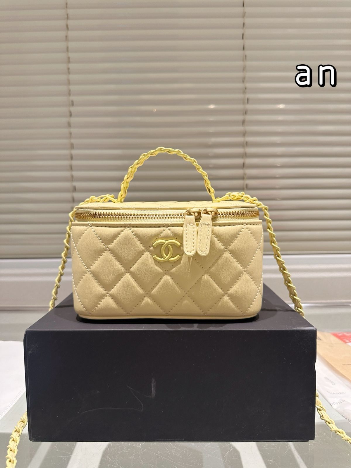 今日特価】Chanel Lipstick Case & Makeup Box - シャネル