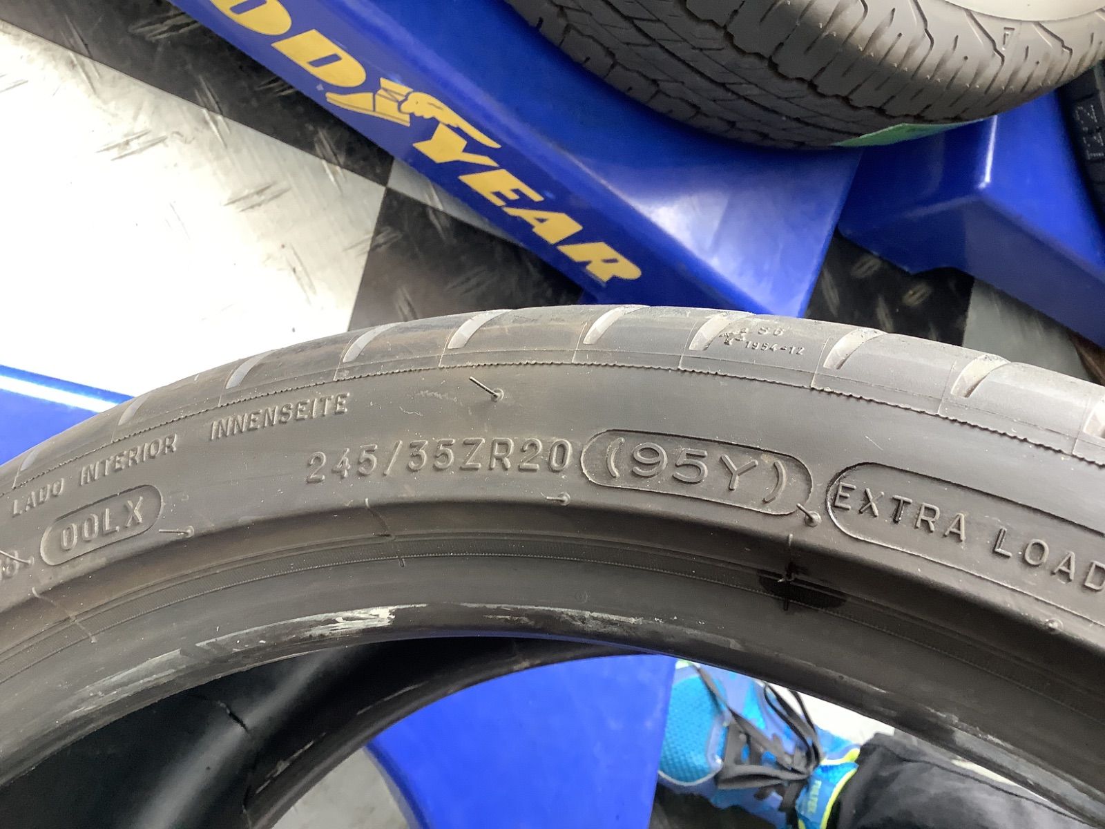 値下げ！［送料込み］ 245/35R20 2023年製 MICHELIN PilotSport CUP2