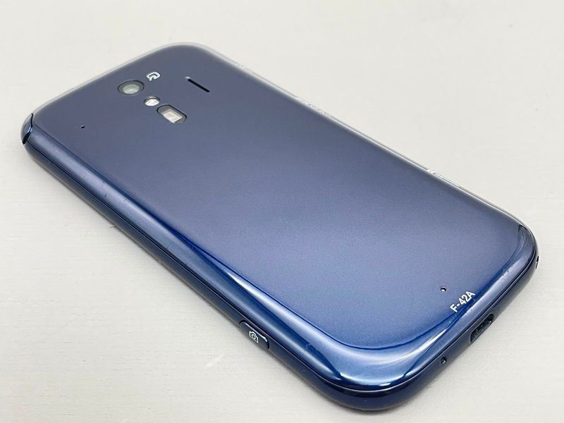 中古】F-42A らくらくスマートフォン【超美品 利用制限】SIMロック解除済み SIMフリー ネイビー docomo ドコモ  450037Bスマートホン スマートフォン スマホ 携帯電話 白ロム 本体 格安 - 新ポケモン