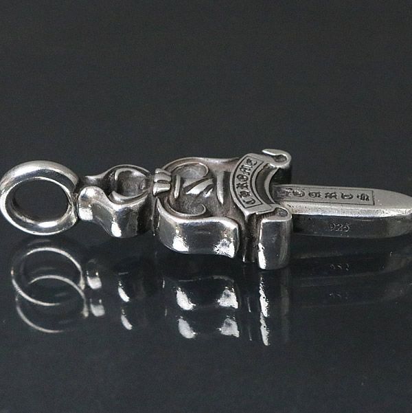 値下げ クロムハーツ ダガー チャーム シルバー 925 銀座店 クロムハーツ ダブルダガー チャーム 87447 - メルカリ