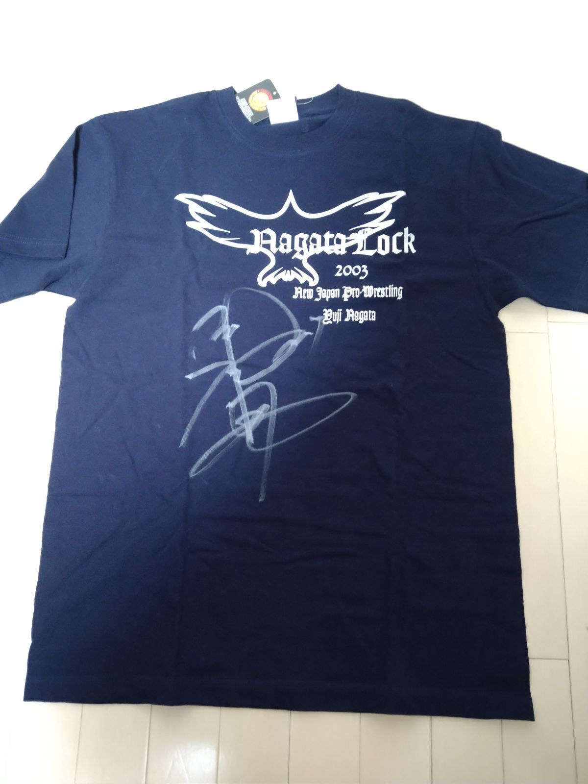 新日本プロレス❤︎永田裕志直筆サイン入りTシャツ！ 永田裕志選手⭐︎新日本プロレス サイン入りTシャツ - メルカリ