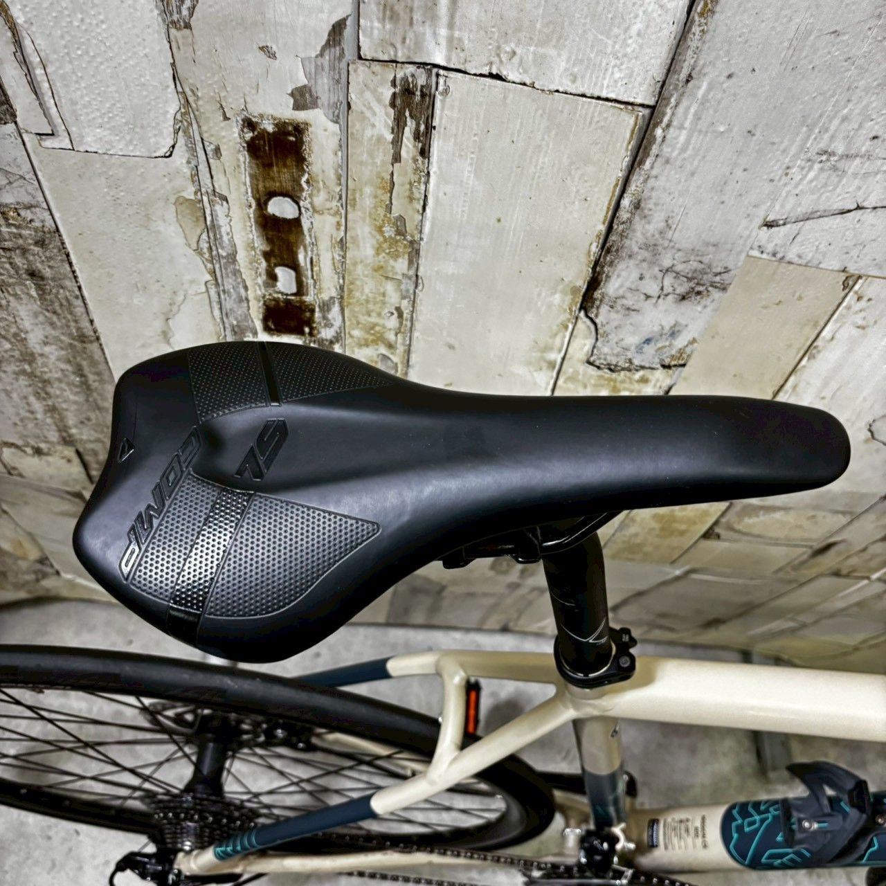 最終コムデ MERIDA メリダ シクロクロスバイク MISSION CX400 L 自転車 Shimano 105 AMM04560