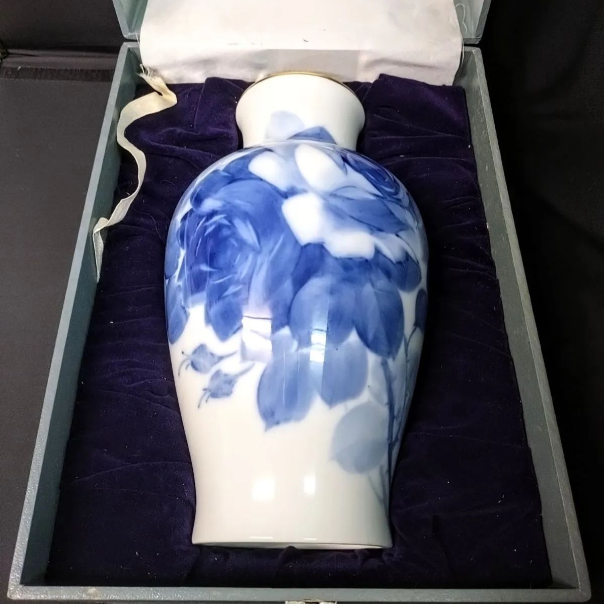 大倉陶園　ブルーローズ　OKURA 花瓶　28センチ 大倉陶園 ブルーローズ 花瓶 28cm - メルカリ