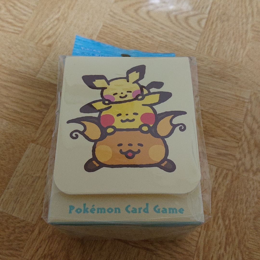 ポケモンカードゲーム デッキケース Pokémon Yurutto 寝そべり - メルカリ