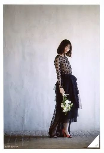 中古】生写真(乃木坂46) 西野七瀬/全身・衣装黒・水玉・両手下げ・右手