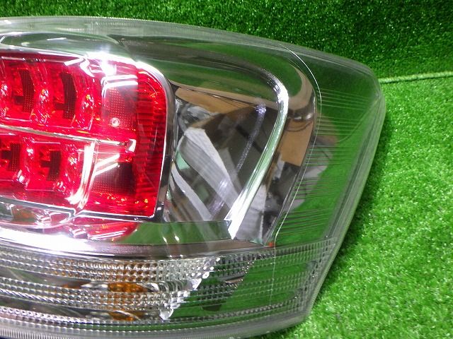 マークXジオ 右テール ANA10/15 後期 72-4 LED玉切れなし 251004068 トヨタ