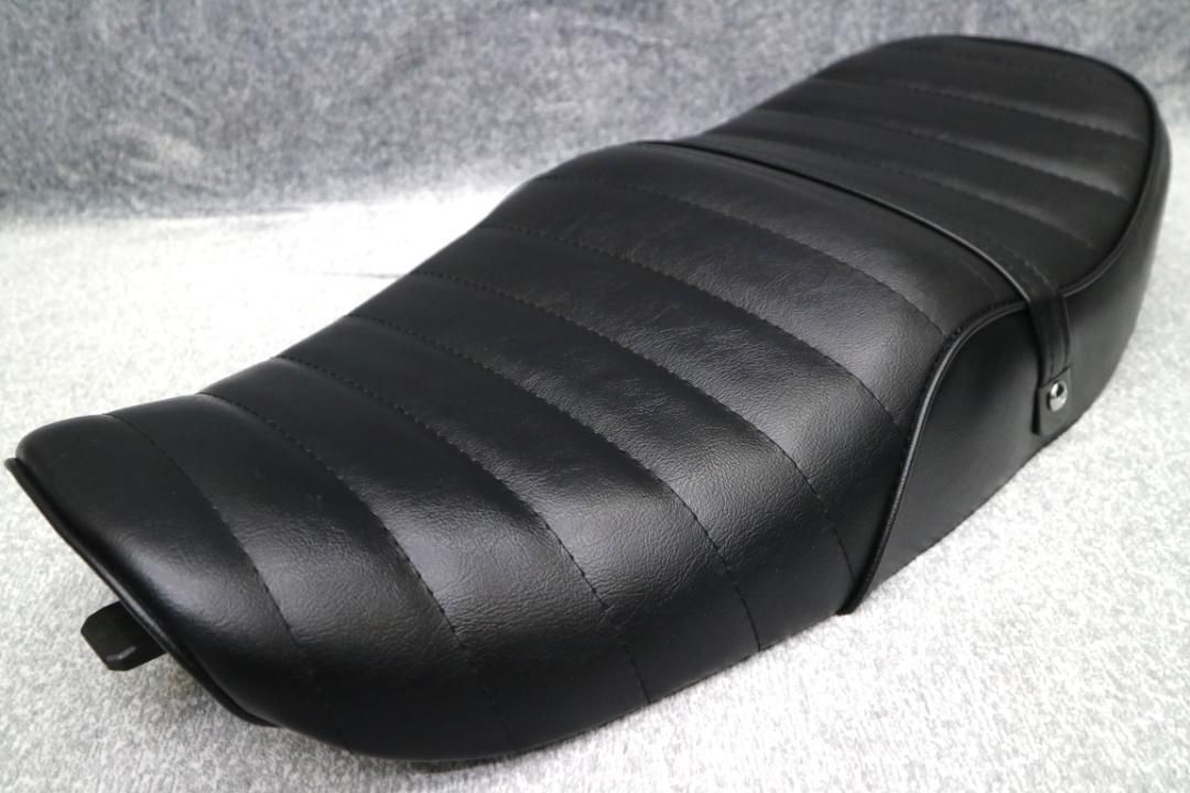 ゼファー1100 シート 黒皮 / あんこ抜き タックロール Z2仕様