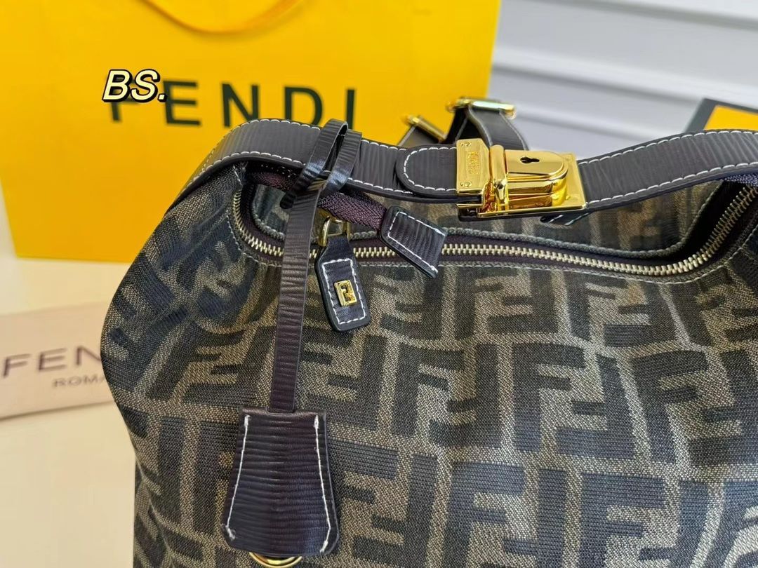 FENDI バッグ FENDI Leather Big Forever Mama Baguette Turquoise 302988