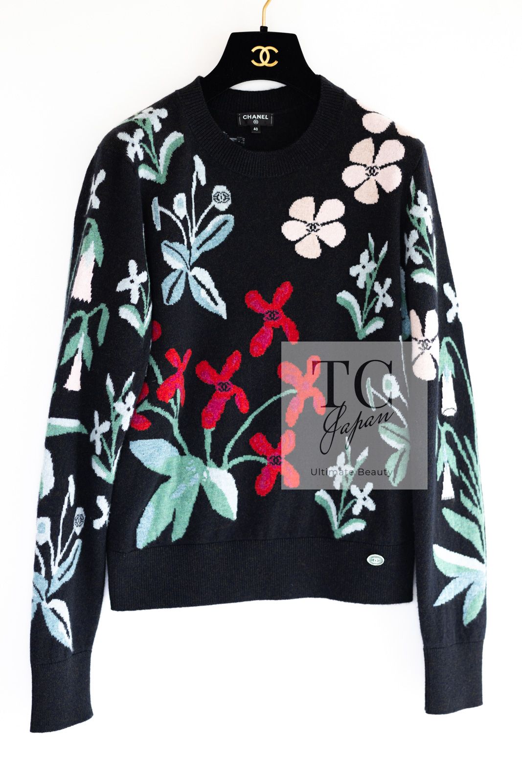 シャネル セーター CHANEL 21PF 32万 ブラック 2021 花柄 極上やわらか ふんわり カシミア100% ニット トップス 女優着用 新品同様 38 シャネル セーター CHANEL 21PF 32万 ブラック 2021 花柄 極上やわらか