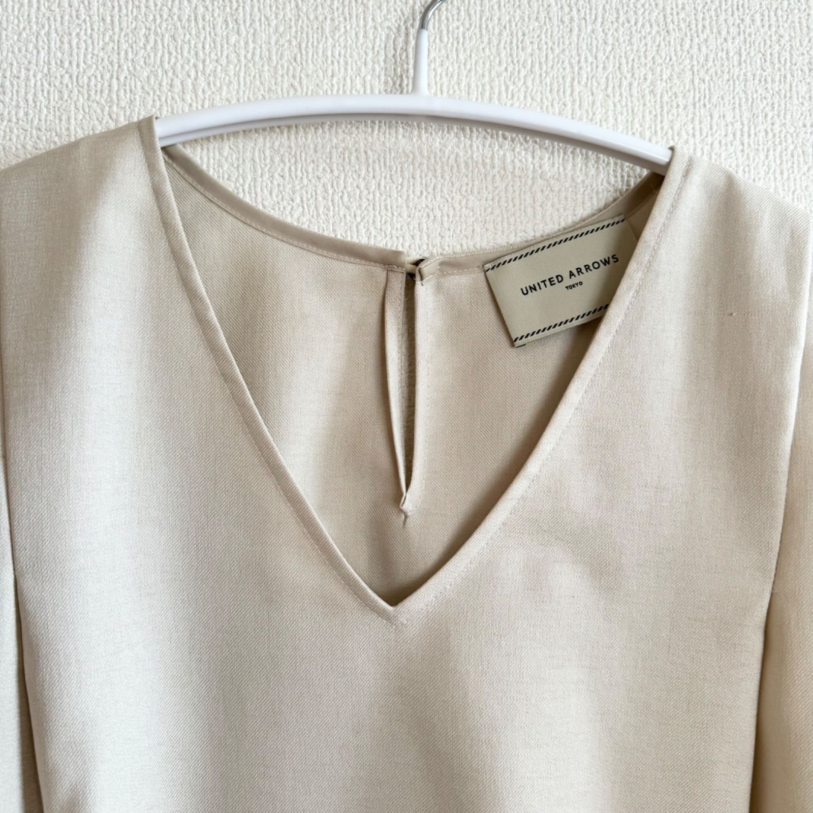 UNITED ARROWS UBCS タック Vネックノースリーブブラウス - メルカリ