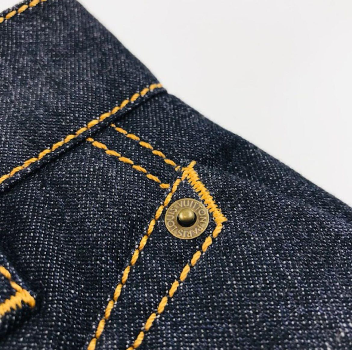 美品 LOUIS VUITTON・ルイヴィトン レディース ブランドロゴ刺繍ボタン