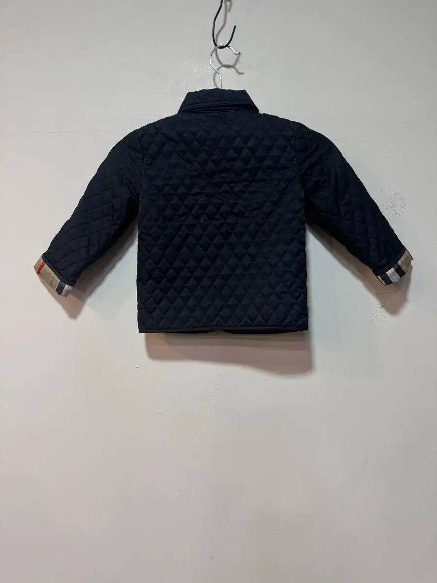 バーバリー ブラック キルティング ジャケット 2 y