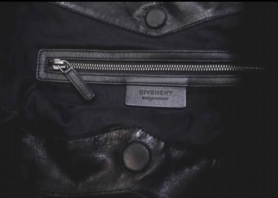 美品☆GIVENCHY ジバンシィ TINAN ティナン A4対応 男女可 レザー