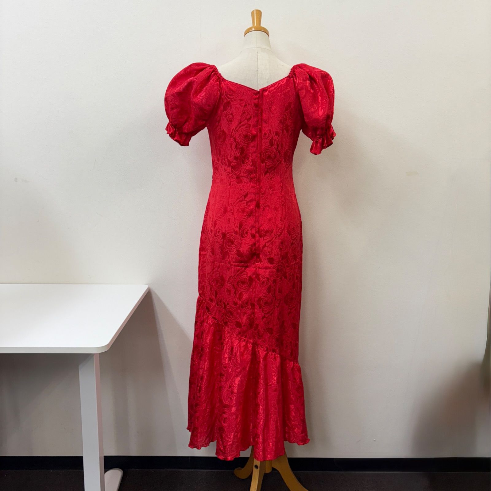 フラメンコ 衣装 ワンピース 赤 レッド 薔薇 薔薇柄 スペイン製 フラメンコ 衣装 ワンピース 赤 レッド 薔薇 薔薇柄 スペイン製 美品