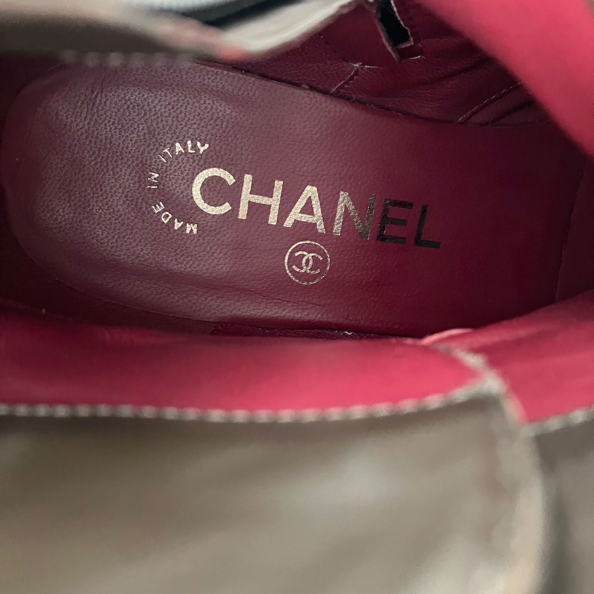 CHANEL(シャネル) ショートブーツ 35 1/2 レディース - G31204 グレー ココマーク ヌバック - メルカリ