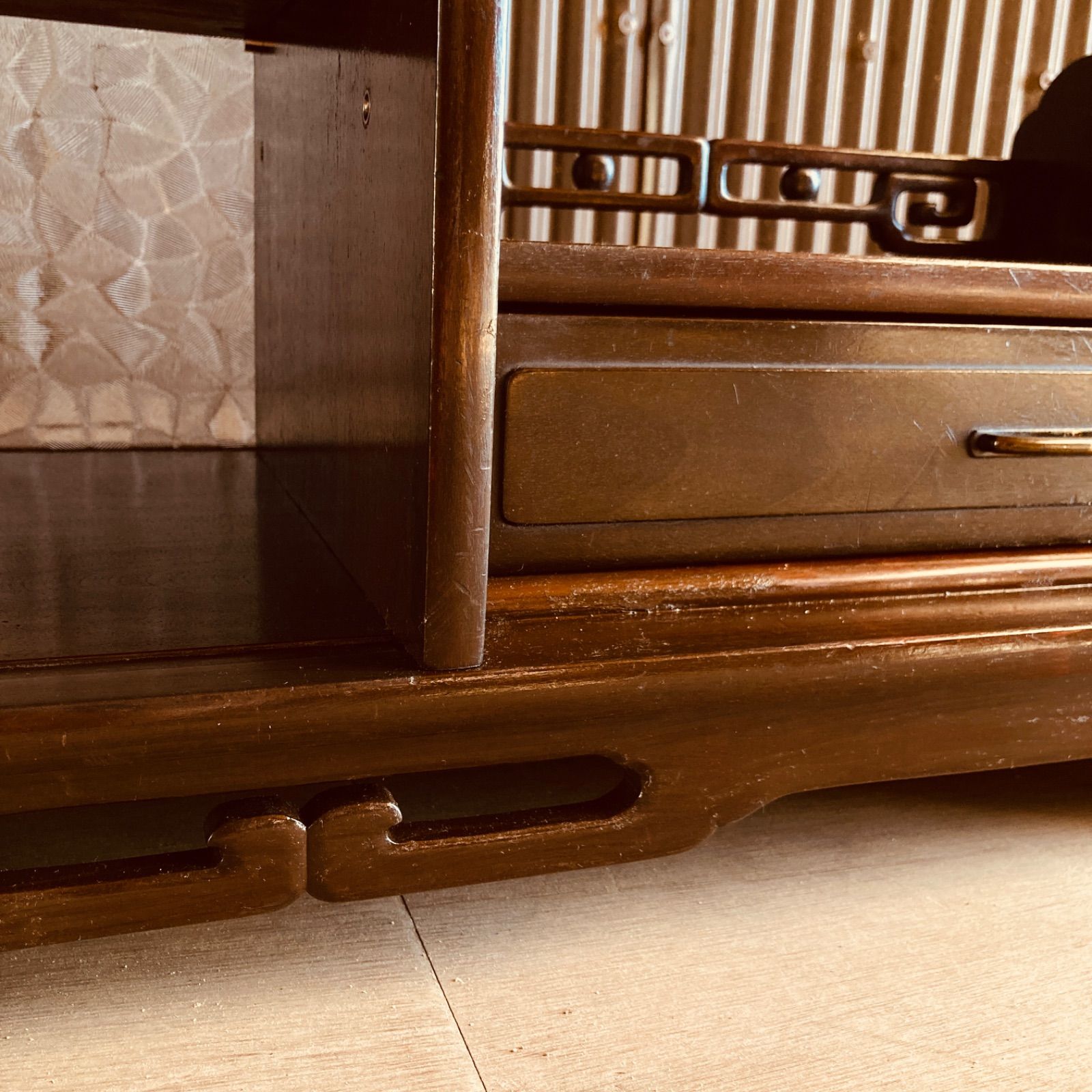 飾り棚 型板ガラス入り