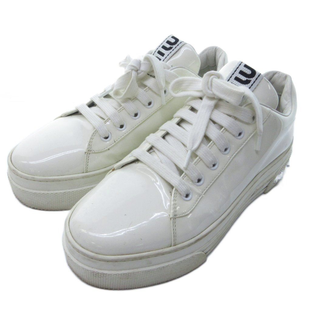 ミュウミュウ miumiu パテントレザー バックビジュー スニーカー ローカット 厚底 白 ホワイト 38 約24cm IBO81