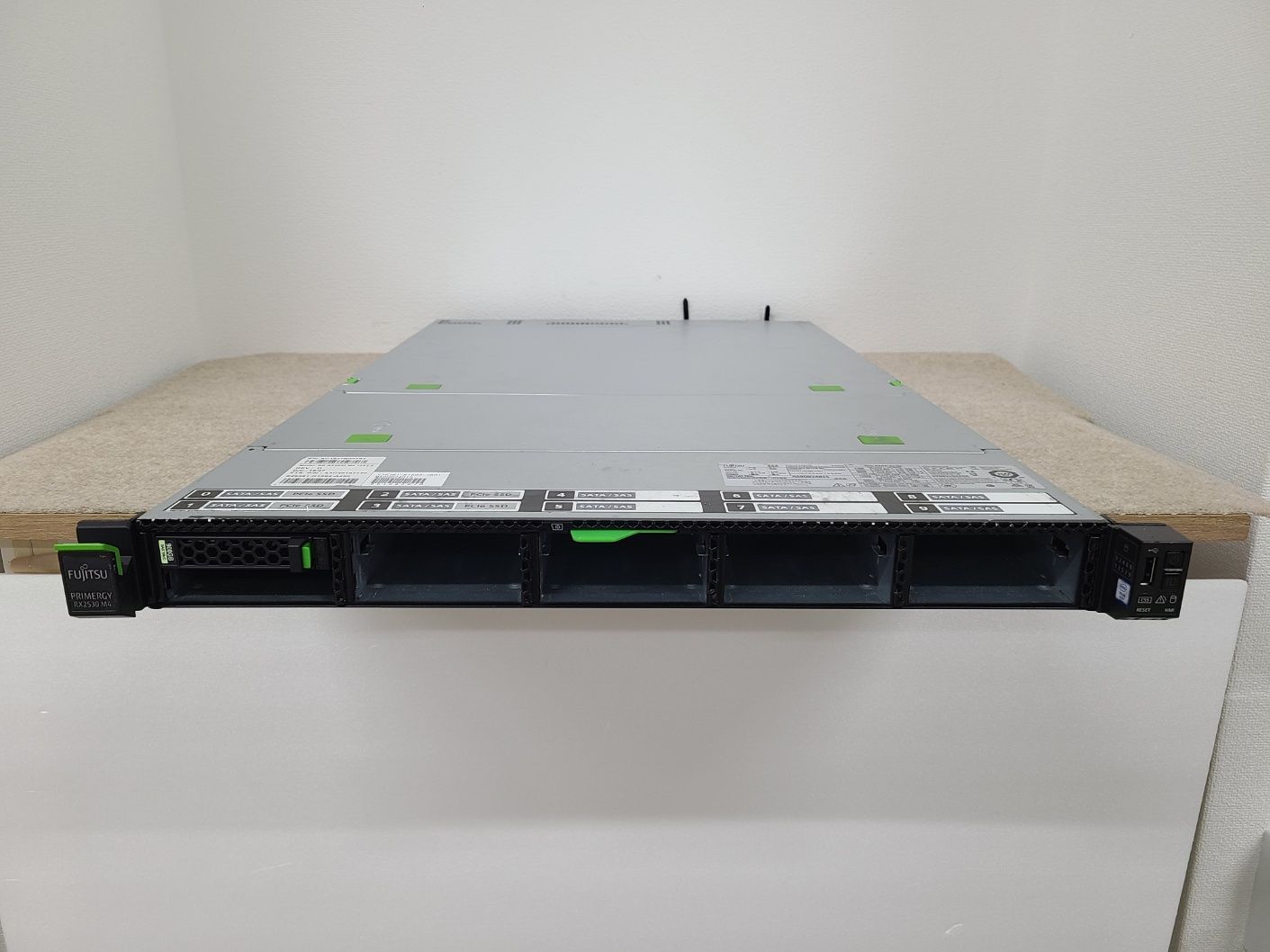 Fujitsu Primergy RX2530 M4 10Bay 2x Gold 6134 8Core 3.20GHz 64GB 1x 900GB EP400i [SV056]