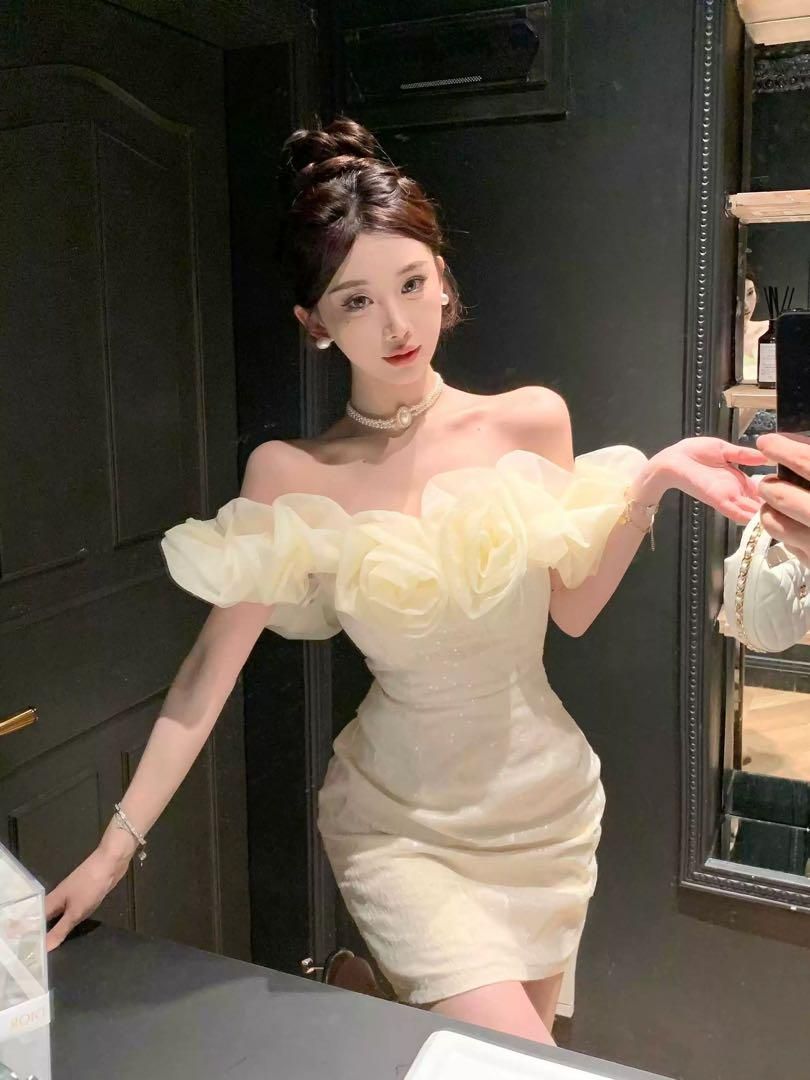 大人気❤️華やかオフショルミニドレス　パーティー向け　花柄デザイン 大人気??華やかオフショルミニドレス パーティー向け 花柄