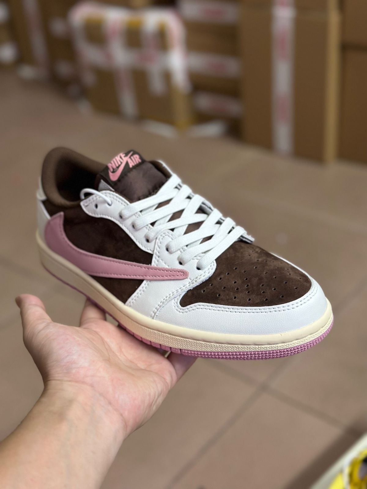 新品未使用 Nike ナイキ 男女兼用??箱付??新品?Nike ナイキ Air Jordan Travis Scott x Air Jordan 1 Low OG “Dark Pony” DZ4137-206