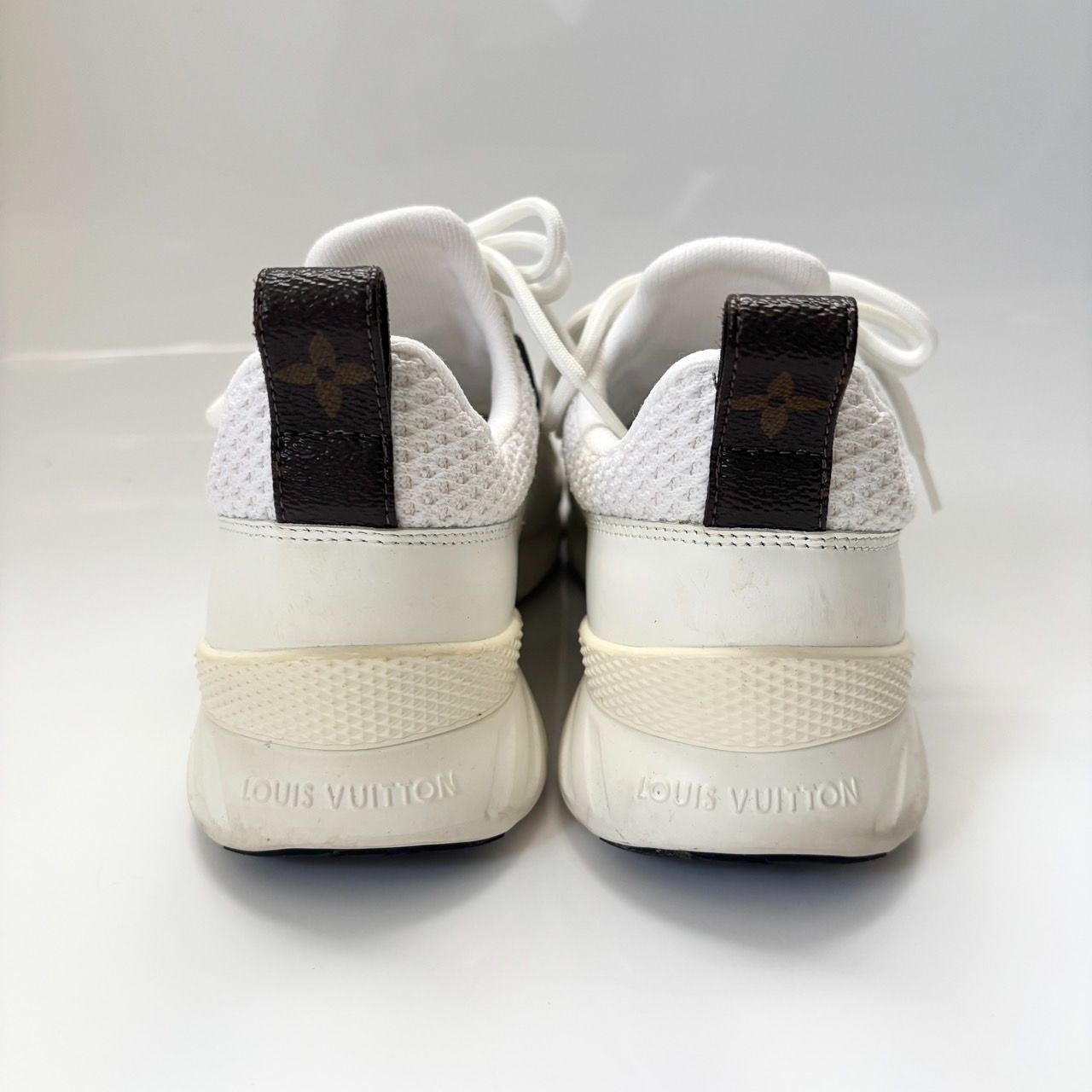 Louis Vuitton ランナウェイ モノグラム ホワイト LVロゴ キャンバス 
