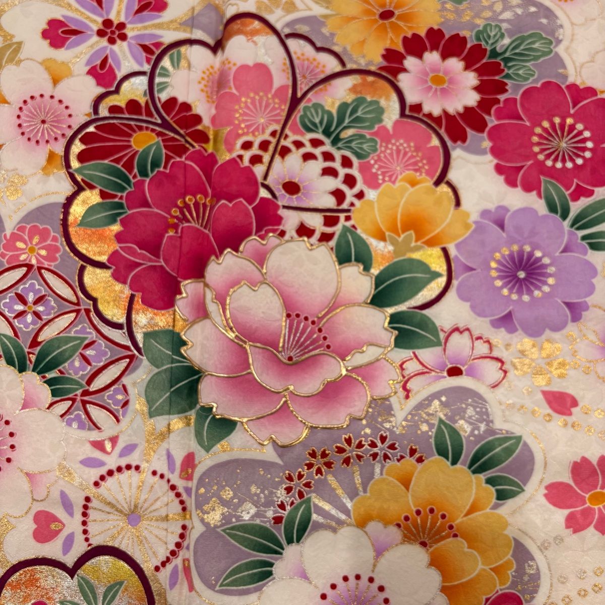 セミアンティーク 小鳥と季節の花々 クリーム色 ピンク 銀彩 袷 正絹 振袖 セミアンティーク 小鳥と季節の花々 クリーム色 ピンク 銀彩 袷