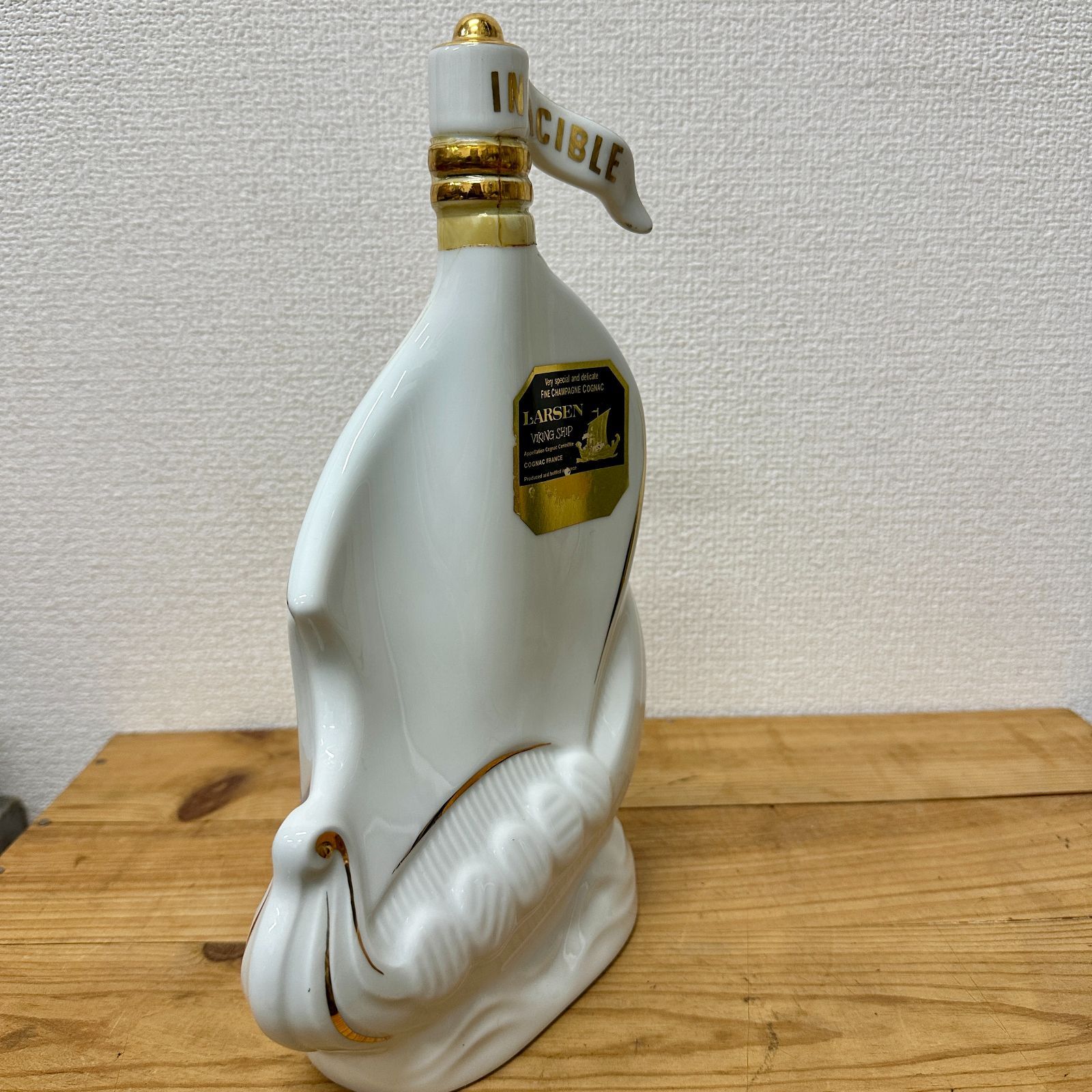 Cognac Larsen Invincible 陶器ボトル　２本セット Cognac Larsen Invincible 陶器ボトル 2本セット Cognac Larsen