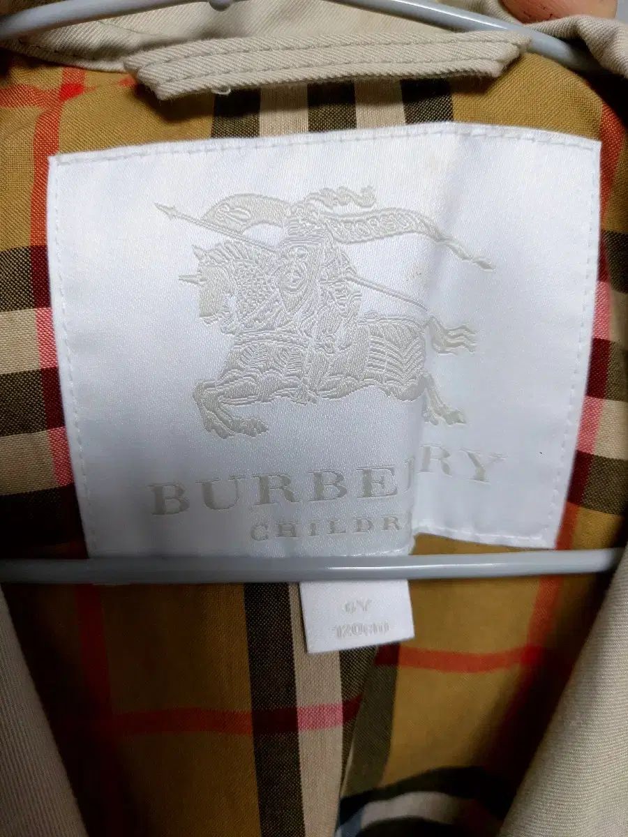 ✟ BURBERRY