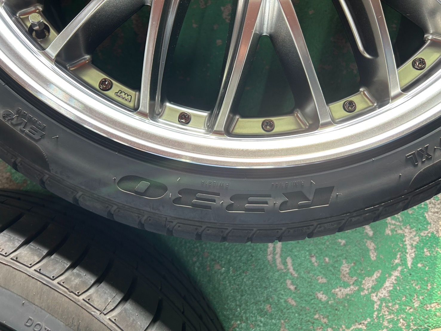 タイヤ付き 4本セット