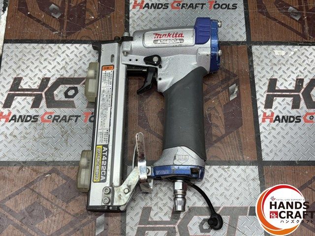 makita マキタ　タッカー　AT422CA マキタ makita 常圧軽天タッカ AT422CA〔ステープル長22mm/幅4mm