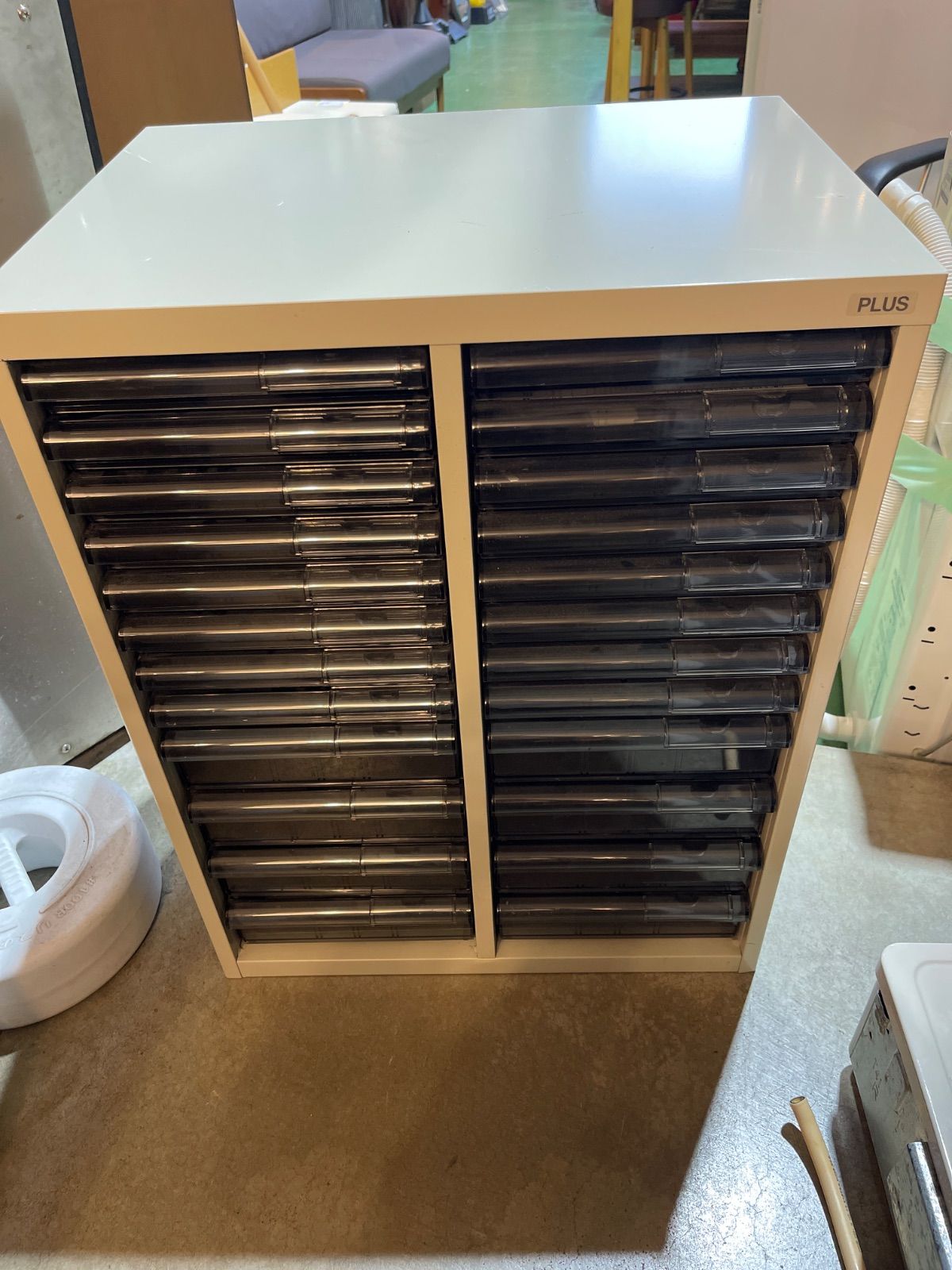 PLUS オフィスキャビネット 2列 二列 12段 書類ケース スチール製 A4サイズ レターケース オフィス家具 オフィス用品 書類入れ オフィス家具 倉庫前引き取り げあり