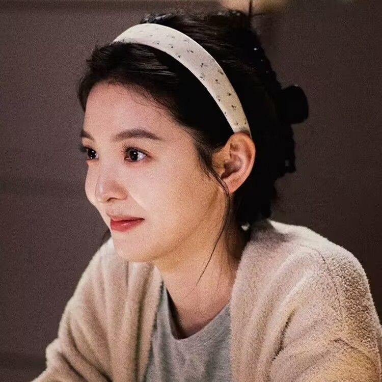 ヘアバンド　ベージュ ノベルティ 章若楠・温以凡同款 ホワイトフローラルヘアバンド 2025新作