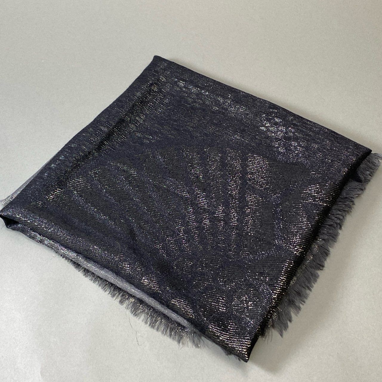 j16 BVLGARI ブルガリ 大判ストール マフラー イタリア製 ラメ グラデーション グレー メンズ ユニセックスu02t