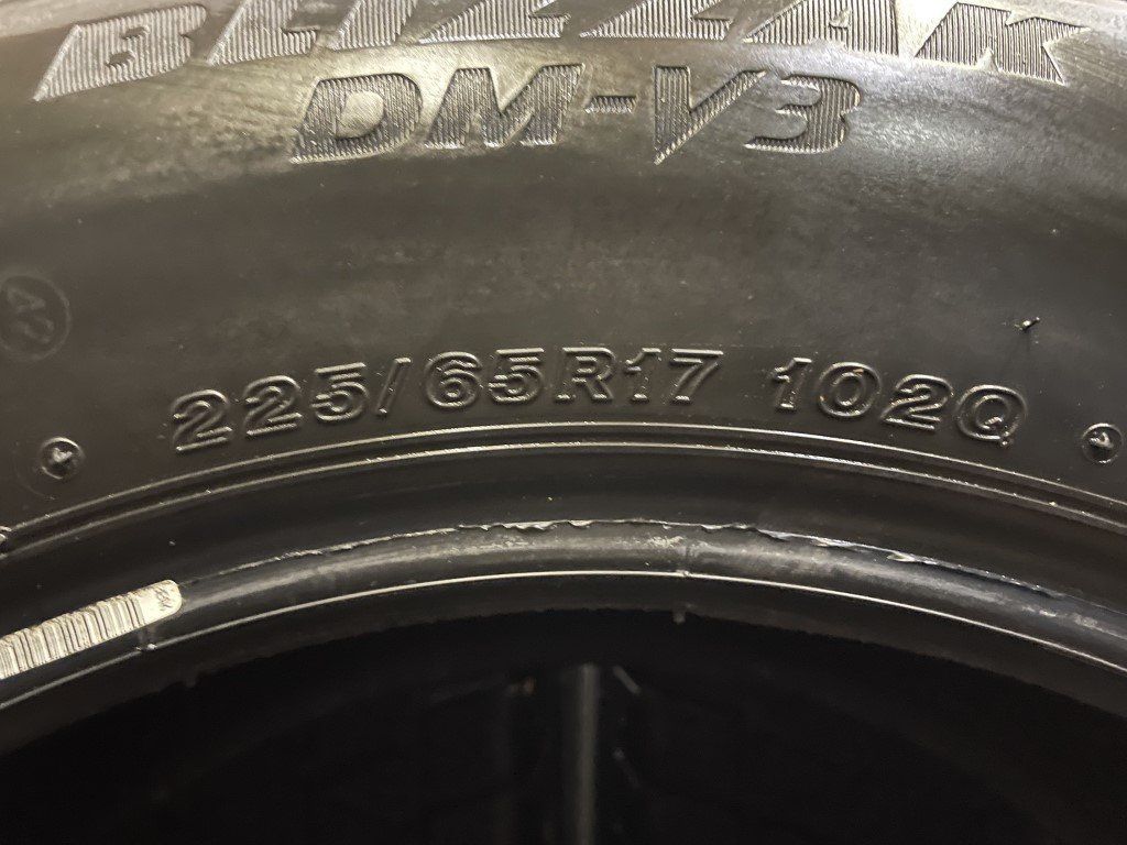 BS BLIZZAK DM-V3 225/65R17 17インチ スタッドレス 4本 2019年製 バリ