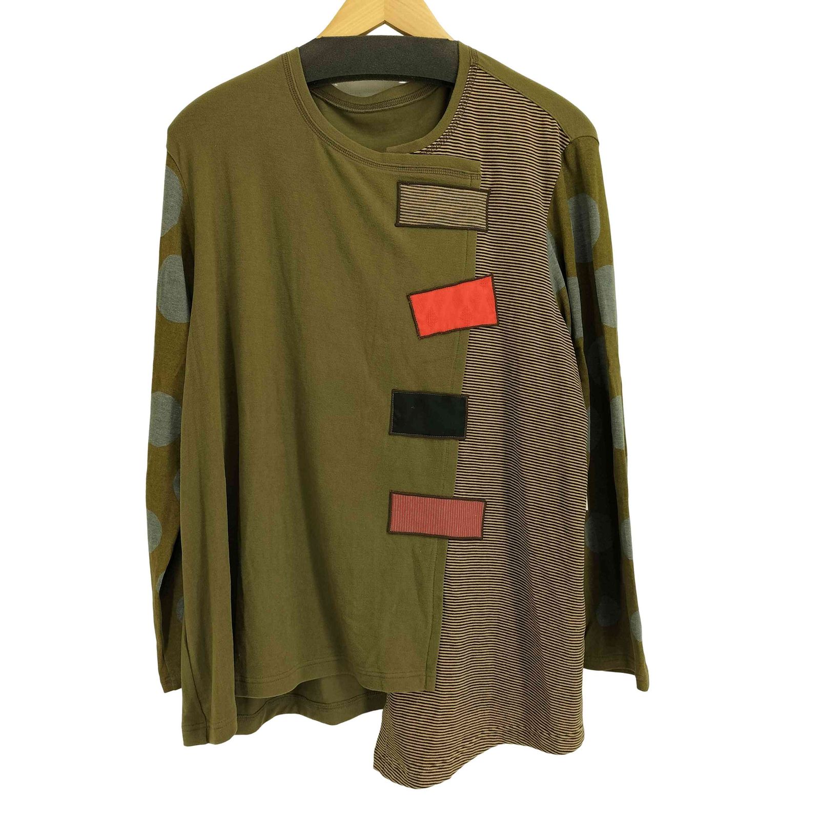 慈雨(ジウ) センソユニコ 22aw ワッペンモチーフプルオーバー レディース  40 中古 古着 0309 ジウ 慈雨 センソユニコ 22aw ワッペンモチーフプルオーバー