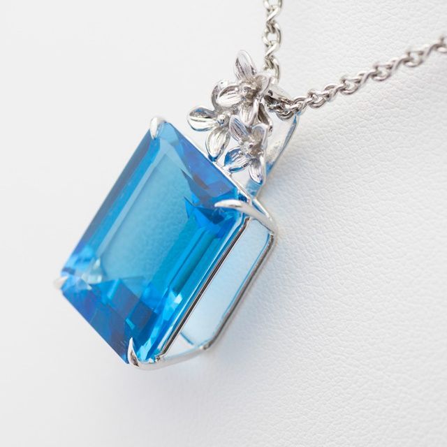 K18WG ブルートパーズネックレス 25.73ct D/0.02ct 鑑別書付