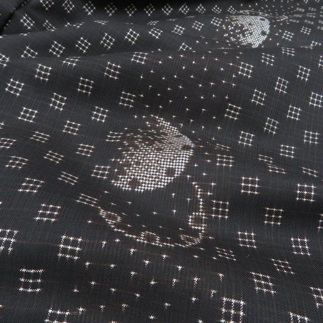 裄65.2、身丈162.9cm☆正絹　生紬の訪問着　黒墨色に粋な格子　織りの着物 裄65.2、身丈162.9cm☆正絹 生紬の訪問着 黒墨色に粋な格子