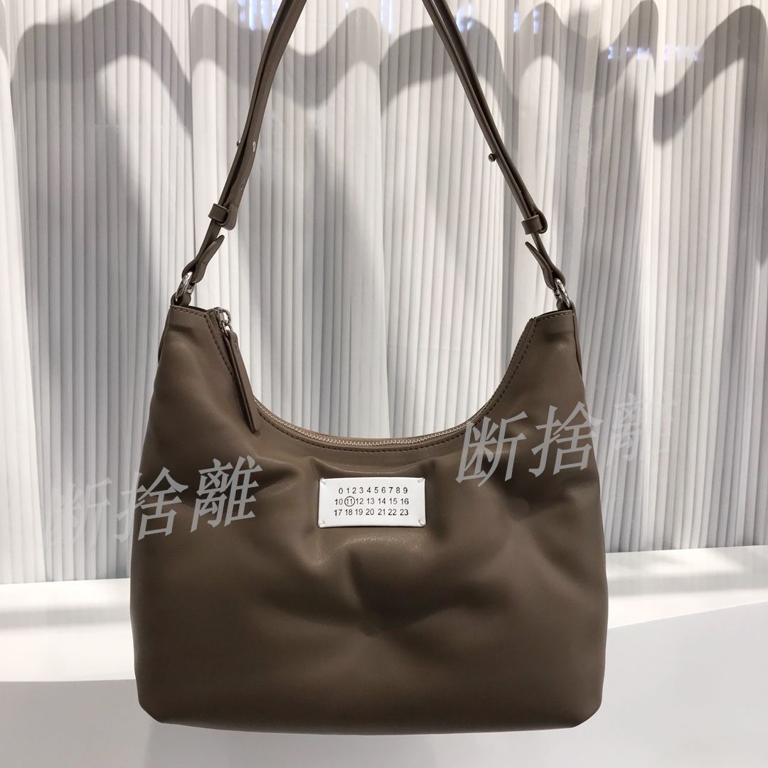 新品大人気  MM6   Maison Margiela  メゾンマルジェラ  バッグ  ハンドバッグ  021