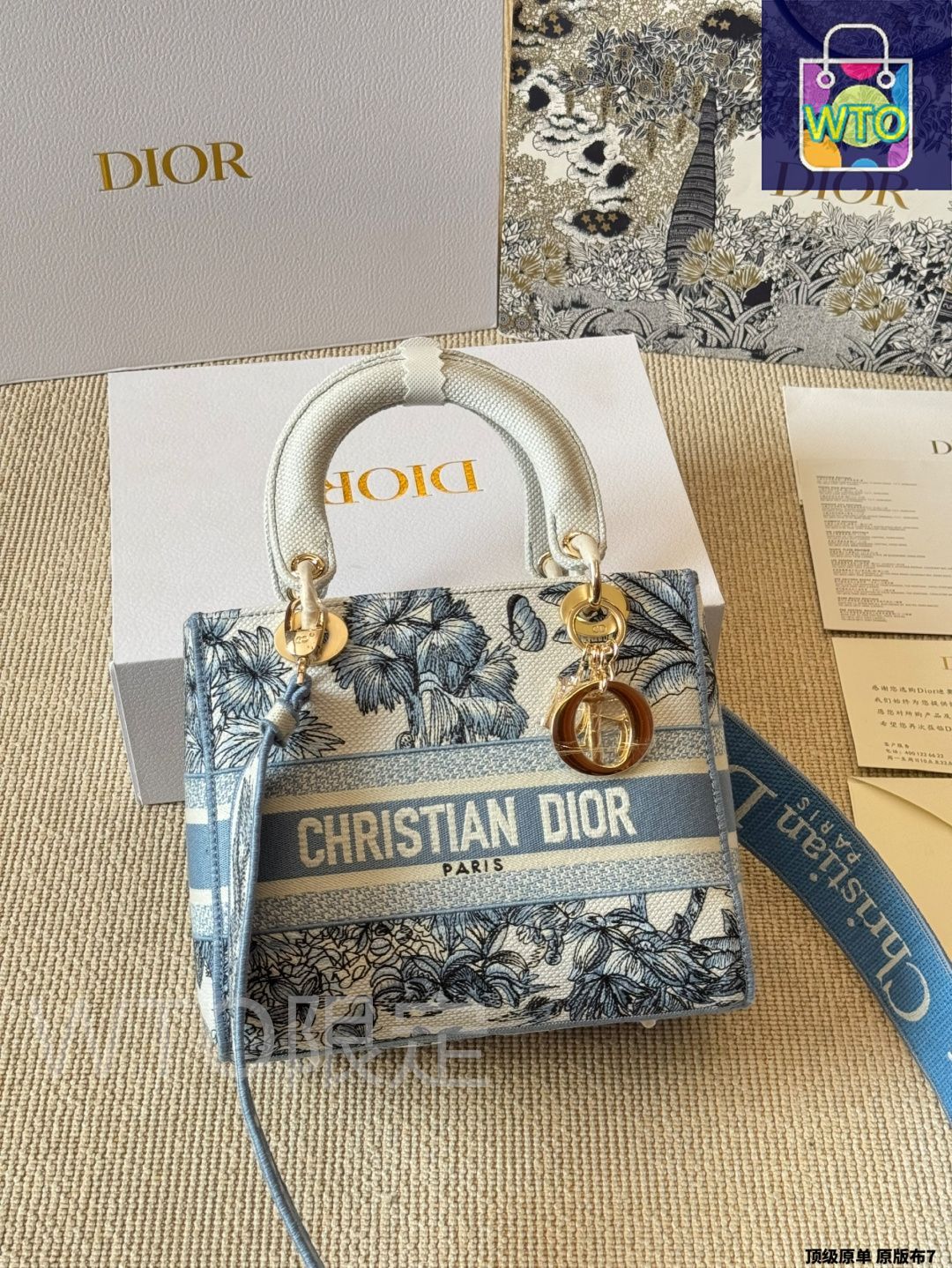 刺繍バッグ♡【Dior】Lady D-Lite ミディアムバッグ♪ DIOR ディオール LADY D-LITE Dior Around the World モチーフ