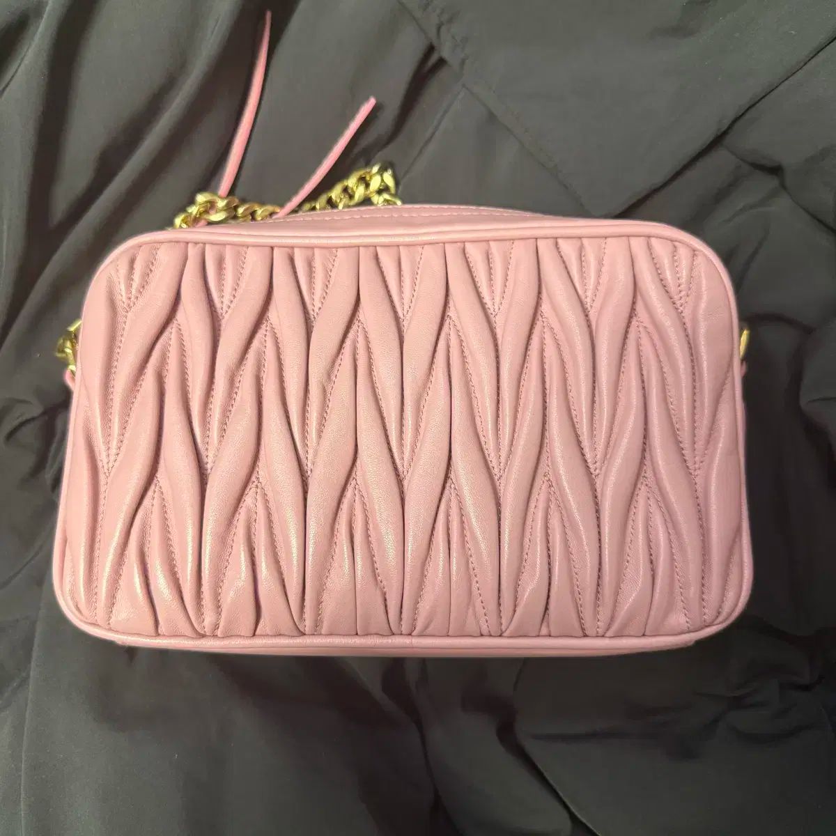 品 MIU MIU ミュウミュウ マテラッセ カメラバッグ ピンク