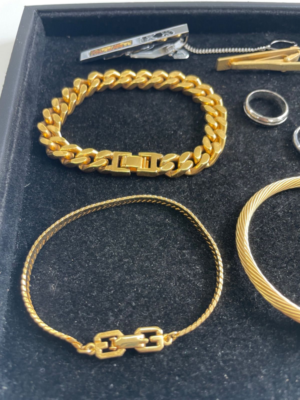 ジャンクアクセサリーまとめ売り　3.7キロ アクセサリーまとめ売り - メルカリ