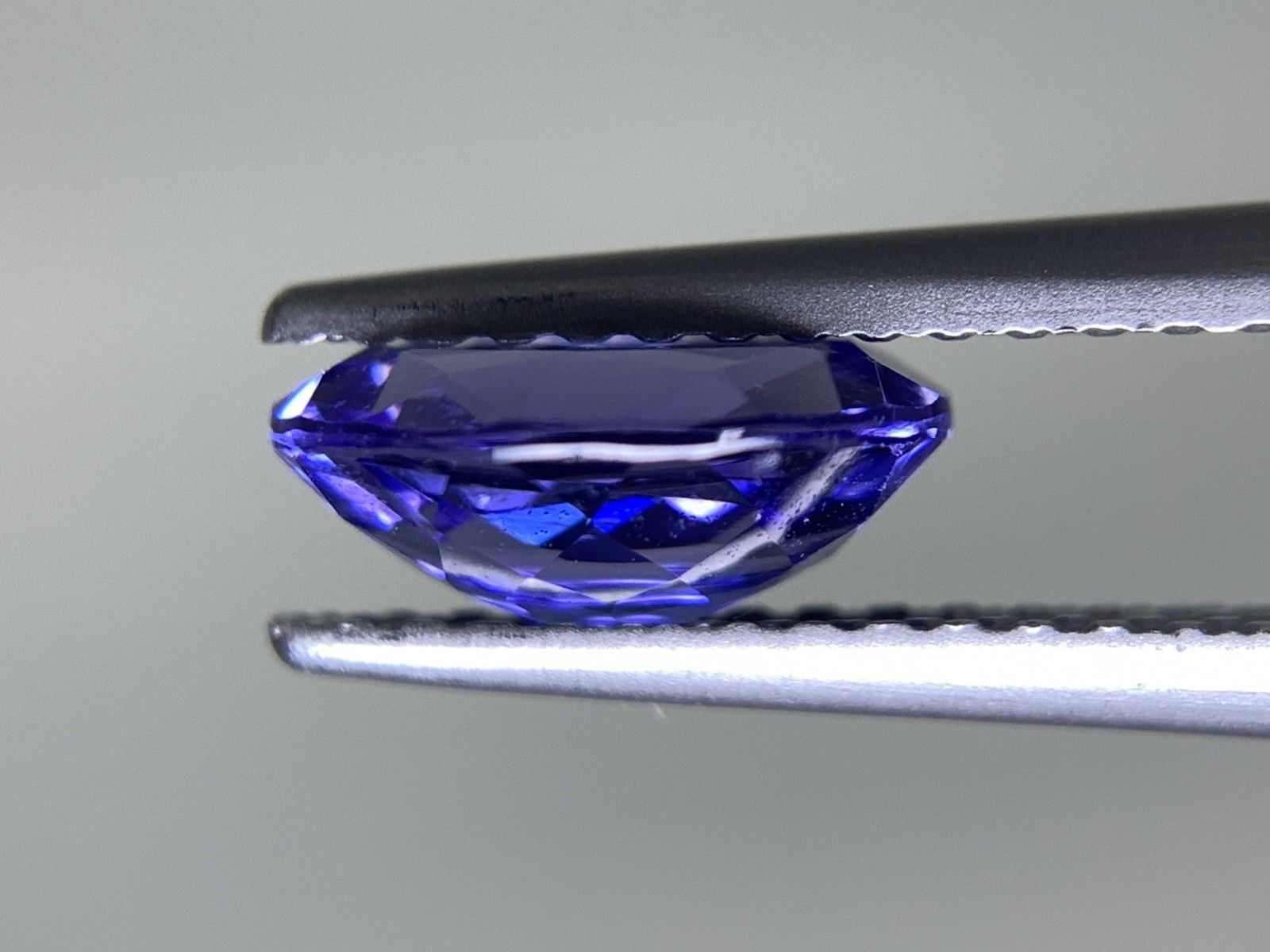 タンザナイト 1.303ct 宝石ソーティング付き 8.0㎜×6.1㎜×3.5㎜ ルース 
