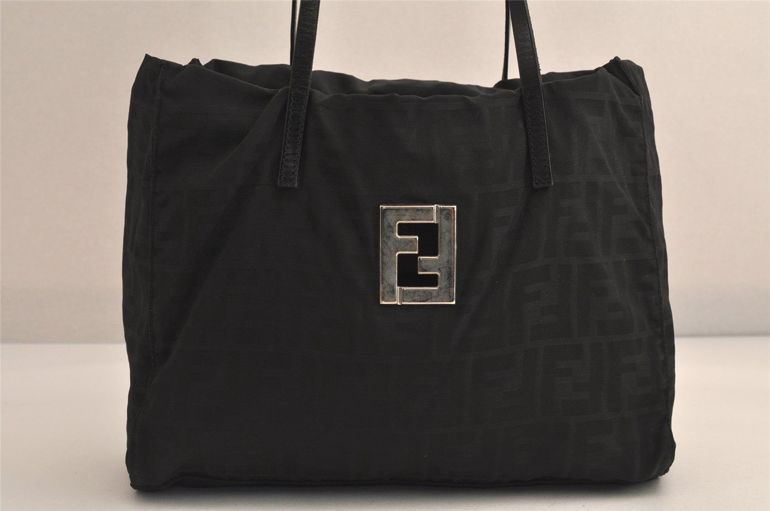 FENDI フェンディ ロゴパターン ハンドバッグ ヴィンテージ ズッカ柄 楽天市場】FENDI フェンディ ヴィンテージ ズッカ FF柄 ロゴスタンプ