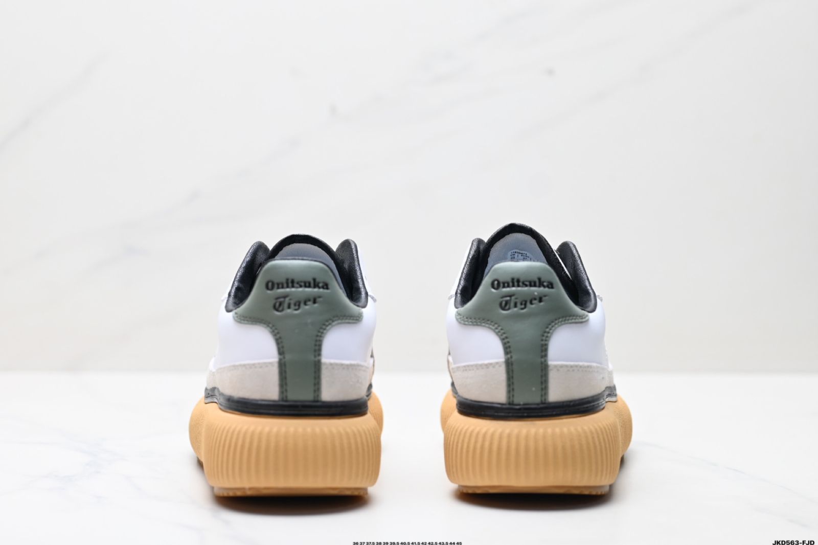 Onitsuka Tiger（オニツカタイガー）Delecity 厚底（チャンキー