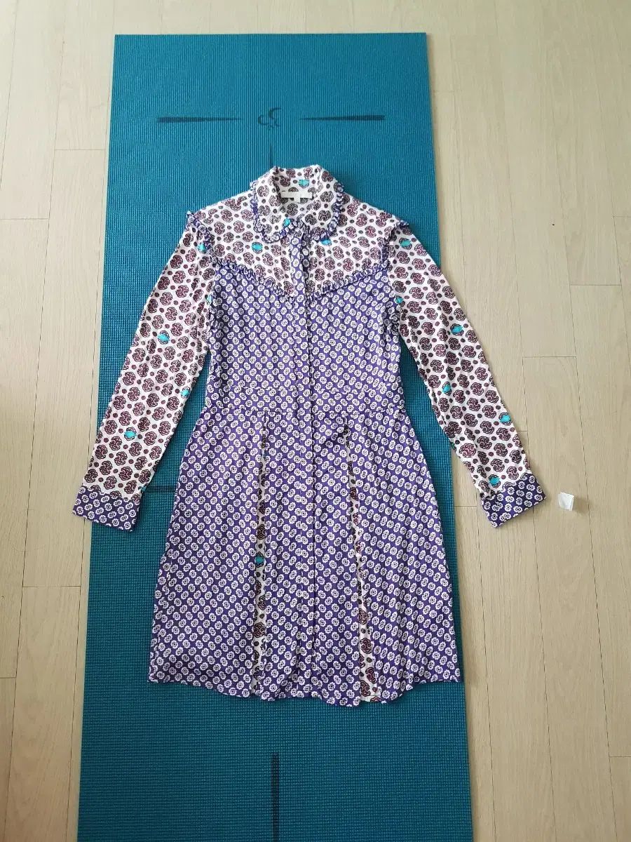 maje マージュ フラワー パターン シャツ ワンピース で明るいです ですね