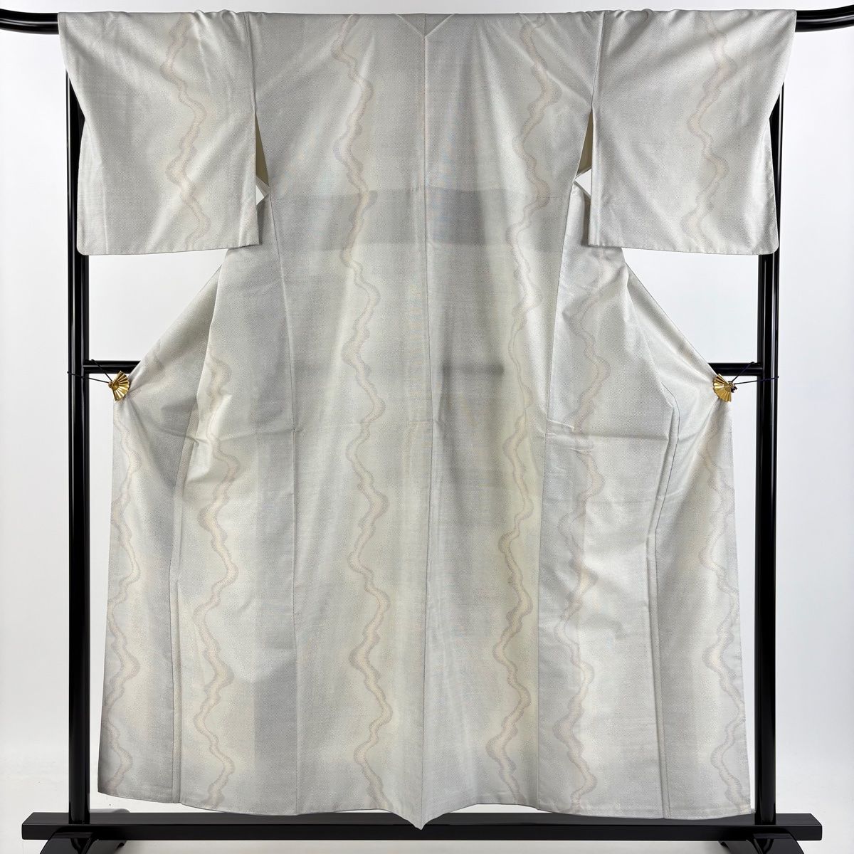 紬身丈160裄丈64cm M 薄物夏紬縞絣薄茶色 正絹 秀品【中古】 紬 身丈160cm 裄丈64cm M 袷 縦縞 薄茶色 正絹 美品 秀品 【中古