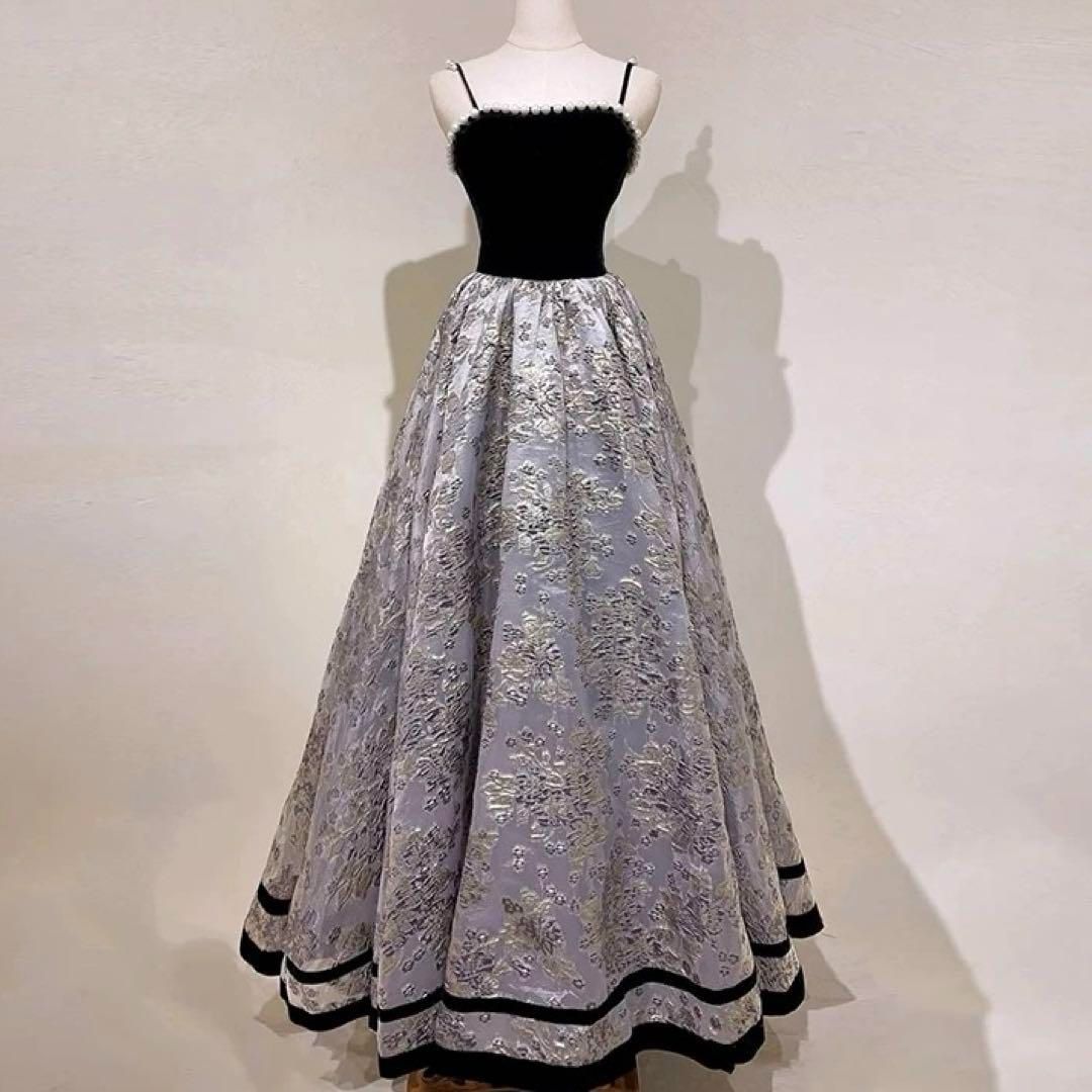 パールに花柄に裾のラインがオシャレで イブニングドレス