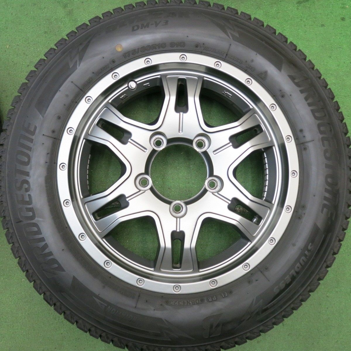 ブリヂストン　DM-V3 175/80R16 4本　バリ溝！　中古品 バリ溝！23年！キレイ！9.5分☆ジムニー 等 175/80R16 スタッドレス